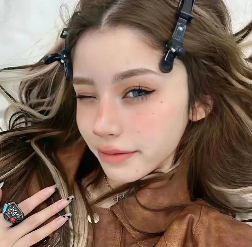 《翻转我们的世界》海报